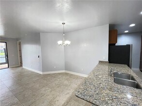 7818 Bristol Cir in Naples, FL - Building Photo - Building Photo