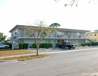 Riverland Court Apartments in Fort Lauderdale, FL - Building Photo - Building Photo