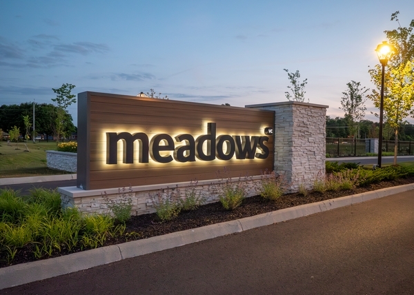 VC Meadows in Hilliard, OH - Foto de edificio