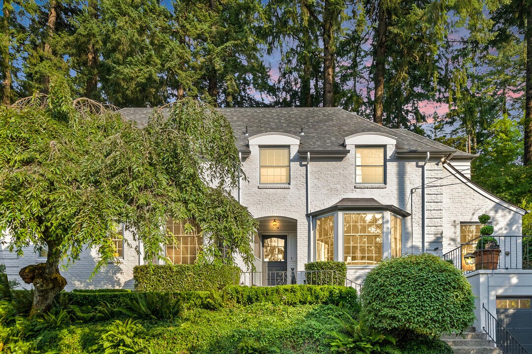 2934 SW Montgomery Dr in Portland, OR - Building Photo
