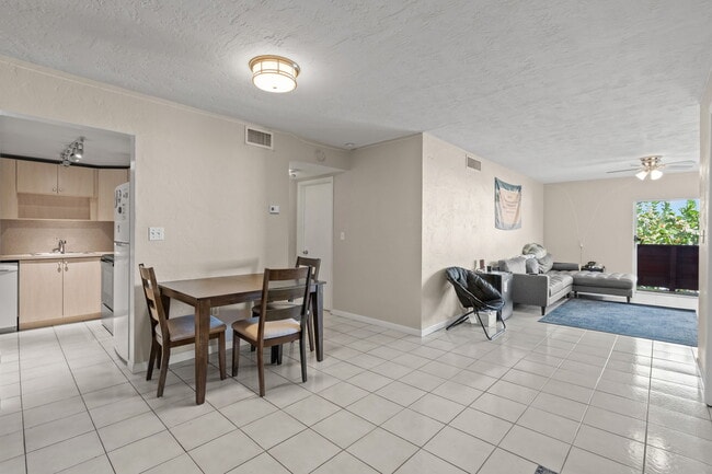 property at 1205 Mariposa Ave