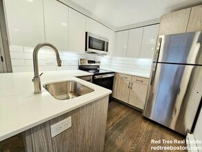 320 Hammond Pond Pkwy in Brookline, MA - Building Photo - Building Photo