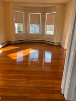 16 Maple St, Unit 4 in Waltham, MA - Building Photo