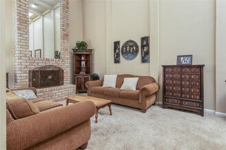 9344 Briar Forest Dr in Houston, TX - Building Photo - Building Photo