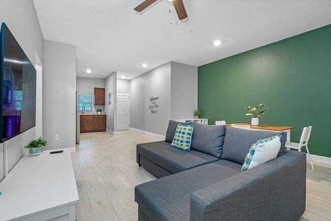 1801 W Sligh Ave, Unit 2101