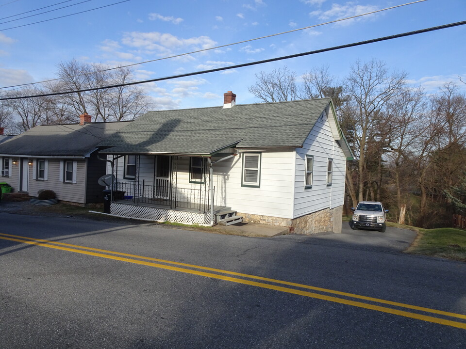 127 N Cornwall Rd E in Lebanon, PA - Building Photo