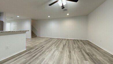 7211 Merlot Sienna Ave in Gibsonton, FL - Building Photo - Building Photo