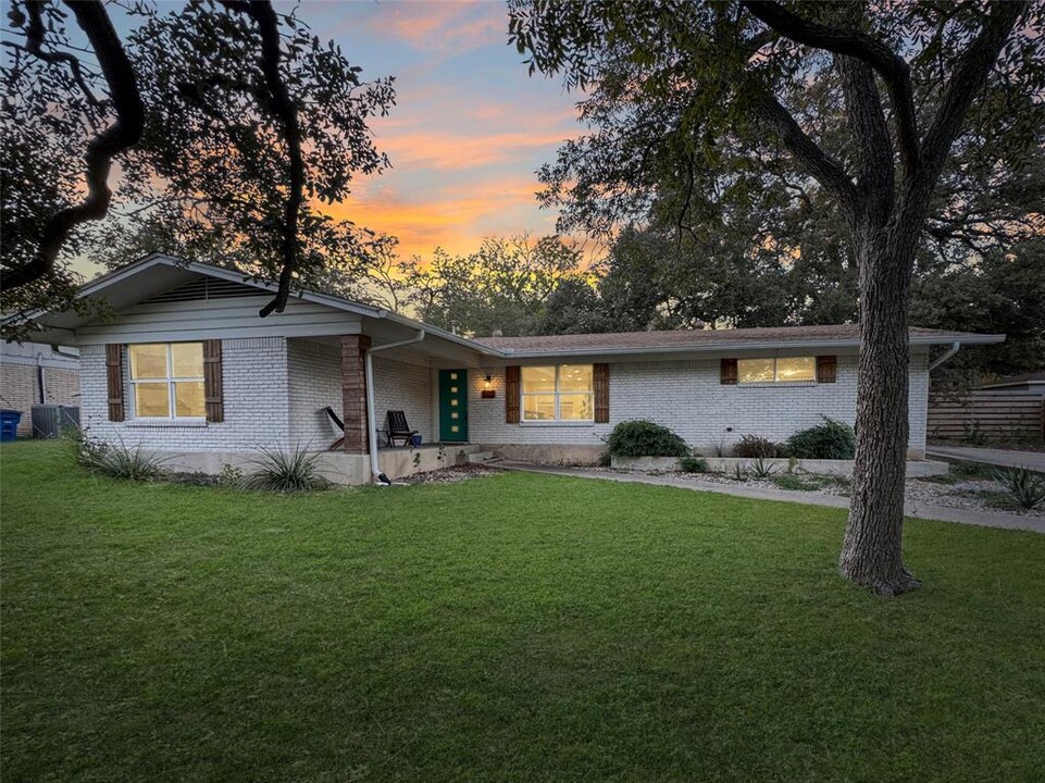 11502 Indianhead Dr in Austin, TX - Building Photo