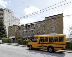 4033 Old Dundas St in Toronto, ON - Building Photo - Building Photo