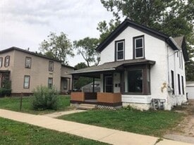 530 Locust St in Elgin, IL - Building Photo