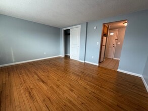 8 Dean St in Danbury, CT - Building Photo - Building Photo