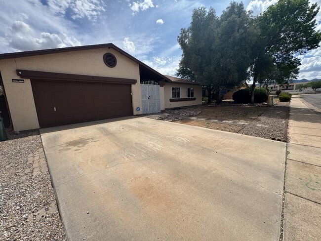 1016 E Cottonwood Dr in Sierra Vista, AZ - Building Photo - Building Photo