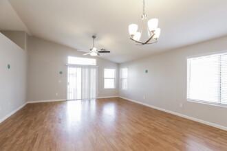 10538 W Reade Ave in Glendale, AZ - Building Photo - Building Photo
