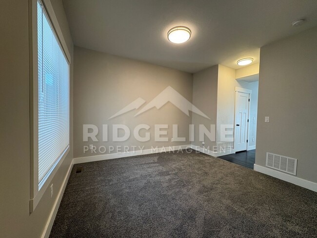 664 S Saturn Ave in Idaho Falls, ID - Building Photo - Building Photo