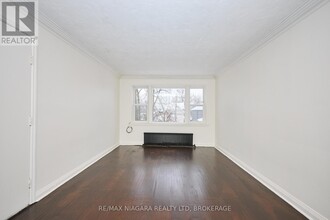 81 Maple St in St Catharines, ON - Building Photo - Building Photo