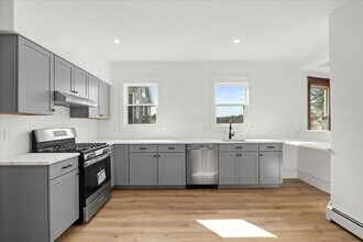 183 Vernon St, Unit 3 in Worcester, MA - Foto de edificio - Building Photo