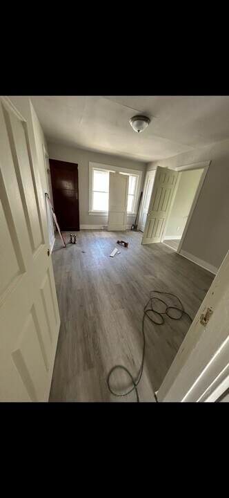 43 Knecht Dr in Dayton, OH - Building Photo