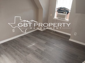 516 W Ave B in Robstown, TX - Building Photo - Building Photo