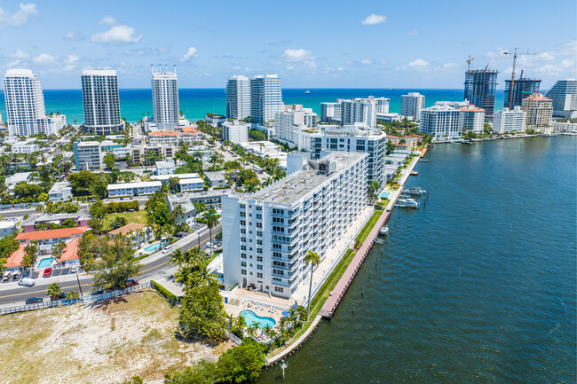 Bayshore Towers in Fort Lauderdale, FL - Building Photo - Building Photo