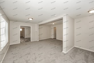 1992 Oxford St in Twinsburg, OH - Foto de edificio - Building Photo