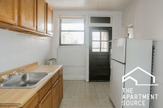 property at 2612 W Gunnison St