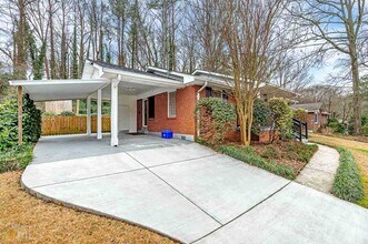 899 Gaylemont Cir in Decatur, GA - Building Photo - Building Photo