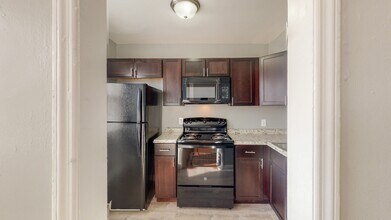 1121 Gleneagle Rd in Baltimore, MD - Foto de edificio - Building Photo