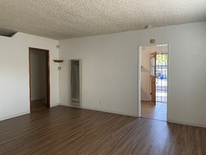 224 W Palm Ave-Unit -F in Monrovia, CA - Foto de edificio - Building Photo