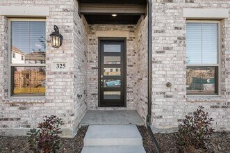 325 Colusa Dr in Lewisville, TX - Building Photo - Building Photo