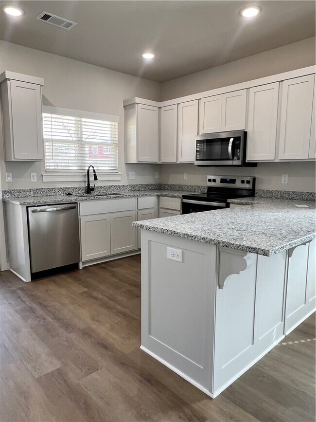 572 Cosmos St in Centerton, AR - Building Photo - Building Photo