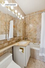 101 W 67th St in New York, NY - Building Photo - Building Photo
