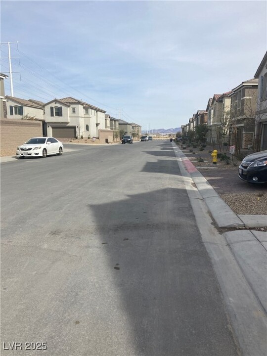 4485 Frias Fls Ave in Las Vegas, NV - Building Photo