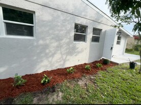 420 Chipewyan Dr in Atlantis, FL - Building Photo