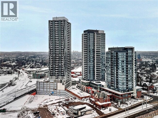 25 Wellington St S in Kitchener, ON - Building Photo - Building Photo