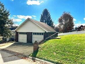 3500 Elwood Ln in Weirton, WV - Building Photo - Building Photo