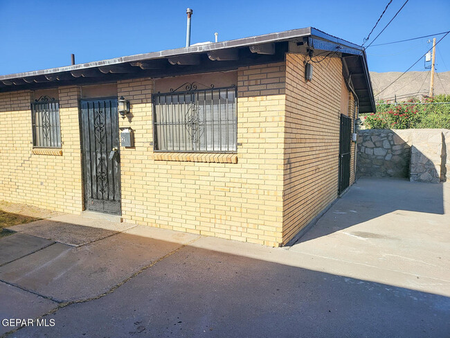 5233 Carousel Dr in El Paso, TX - Building Photo - Building Photo