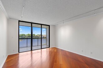 1266 S Military Trail in Deerfield Beach, FL - Foto de edificio - Building Photo