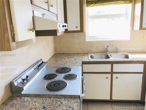 930 N 14th Ct-Unit -11 in Hollywood, FL - Building Photo - Building Photo