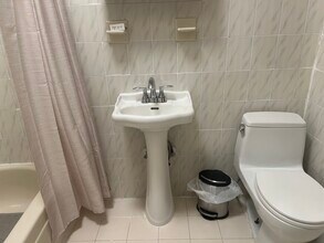 7246 61st St, Unit 3 br 1 ba in Ridgewood, NY - Foto de edificio - Building Photo