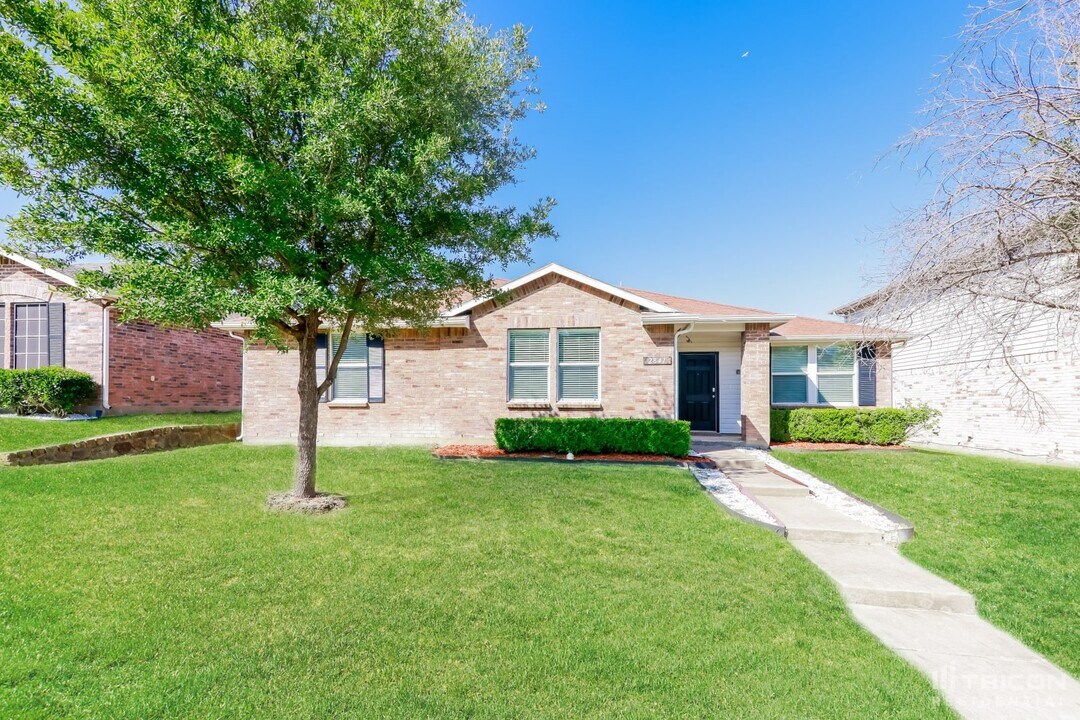 2841 Ingram Cir in Mesquite, TX - Foto de edificio