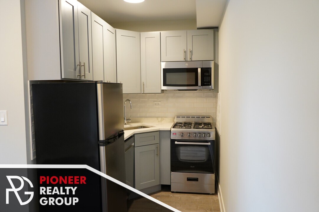 503 W Belmont Ave, Unit 5e in Chicago, IL - Building Photo