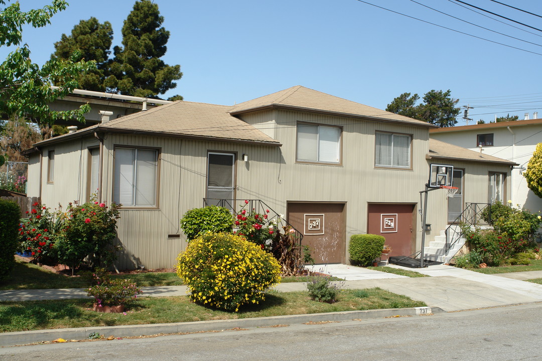 737-739 Liberty St in El Cerrito, CA - Building Photo