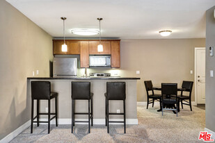 10982 Roebling Ave in Los Angeles, CA - Building Photo