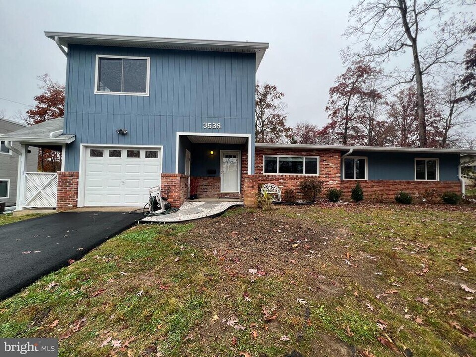 3538 Devon Dr in Falls Church, VA - Foto de edificio