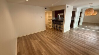 500 E Riverside Dr in Austin, TX - Building Photo