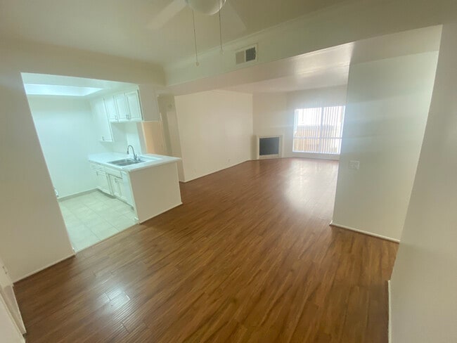 5405 Kester Ave in Los Angeles, CA - Building Photo - Building Photo