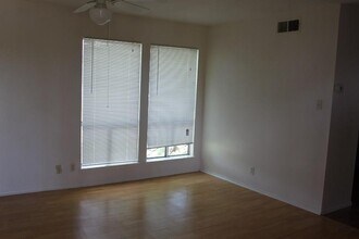105 E 38th St-Unit -202 in Austin, TX - Building Photo - Building Photo