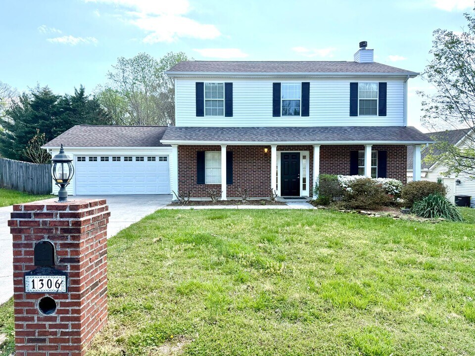 1306 Chatam Ridge Ln in Knoxville, TN - Building Photo