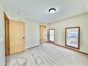 612 Cherry St in Janesville, WI - Foto de edificio - Building Photo