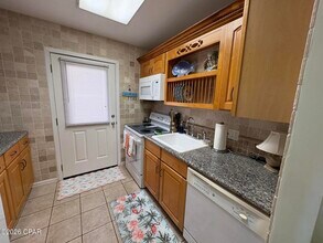 2100 W Beach Dr in Panama City, FL - Foto de edificio - Building Photo